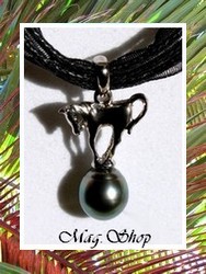 Silver Sea Collection / Collier Cheval / Pendentif Argent Rhodié 925 (1.55g) Perle Cerclée de Tahiti Taille 7.95mm/C+ Reflets Verts / Cordons Couleur Noir (photos contractuelles)
