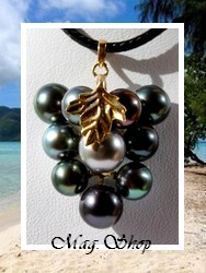 Silver Sea Collection / Grappe de Raisin / Pendentif OR 750/1000 (3.5g) / 10 Perles de Tahiti (photos contractuelles)