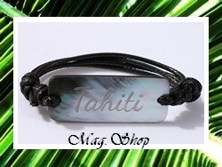 Moana Collection / Bracelet Maihere Nacre de Tahiti 5cm / Gravure "TAHITI" / Taille Réglable Noir (photos contractuelles)