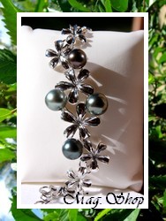 Silver Sea Collection / Bracelet Mereana 8 Fleurs de Frangipaniers Argent Rhodié 925 (17.2g) & 4 Perles Rondes de Tahiti C/C+ / Longueur 16cm/20cm (photos contractuelles)