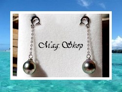 Silver Sea Collection / Boucles d'Oreilles Naheiti Dauphins / Hauteur: 4.5cm / Argent Rhodié 925 (1.40g) / 2 Perles de Tahiti Drops 9mm/A Reflets Gris/Verts/Aubergines (photos contractuelles)