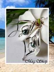 Silver Sea Collection / Boucles D'Oreilles Vahitahi Argent Rhodié 925 (4.79g) Longueur 6cm / 2 Perles Drops de Tahiti 8.65mm/AB+ Reflets Verts Foncés (photos non contractuelles)