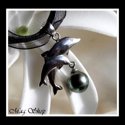 2 Dauphins  Pendentif Argent Rhodié 925 & Perle Cerclée de Tahiti Reflets Verts MAG.SHOP