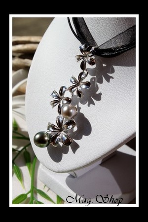 4 Fleurs de Frangipanier Collier 2 Perles de Tahiti MAG.SHOP