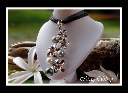 5 Fleurs de Frangipaniers Collier 4 Perles de Tahiti MAG.SHOP