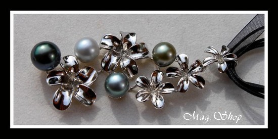 5 Fleurs de Frangipaniers Collier 4 Perles de Tahiti MAG.SHOP