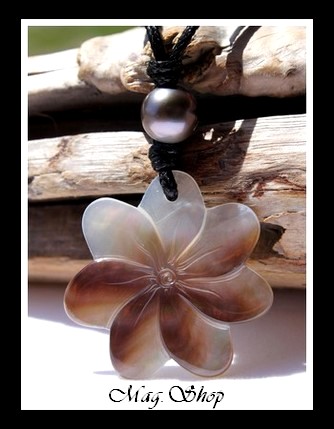 Afaahiti Collier Fleur de Tiaré Nacre & Perle de Tahiti Modèle 3 MAG.SHOP