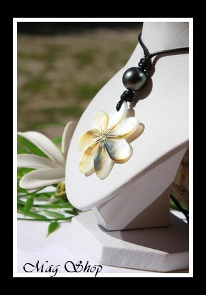Afaahiti Collier Fleur de Tiaré Nacre & Perle de Tahiti Modèle 4 MAG.SHOP