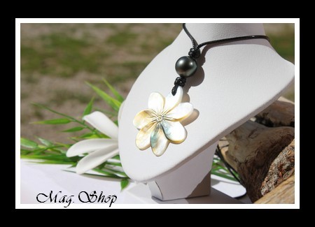Afaahiti Collier Fleur de Tiaré Nacre & Perle de Tahiti Modèle 4 MAG.SHOP