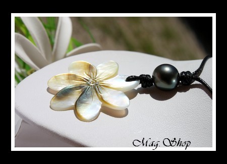 Afaahiti Collier Fleur de Tiaré Nacre & Perle de Tahiti Modèle 4 MAG.SHOP