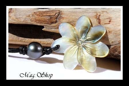 Afaahiti Collier Fleur de Tiaré Nacre & Perle de Tahiti Modèle 4 MAG.SHOP