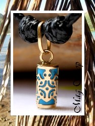 Collier Alaka'i Tortue Marquisienne / Pendentif OR 750/1000 (0.24g) / Turquoise / Coton Noir (Photos Contractuelles)