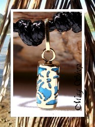 Collier Aoloa Hibiscus / Pendentif OR 750/1000 (0.24g) / Turquoise / Coton Noir ( Photos Contractuelles )