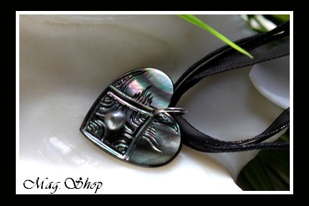 Archipels Collection - Collier Miti Coeur Maori Nacre 2.5cm & Keishi de Tahiti MAG.SHOP