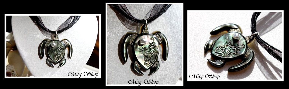 Archipels Collection  Collier Miti Tortue Vagues H3.5cm X L3.5cm Nacre de Tahiti Reflets Foncés & Perle Keishi de Tahiti MAG.SHOP