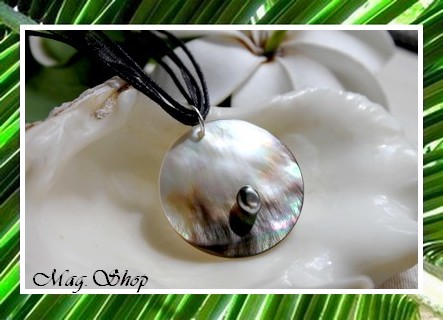 Archipels Collection Collier Miti Tuamotu Nacre 3.5cm & Perle Keishi de Tahiti MAG.SHOP