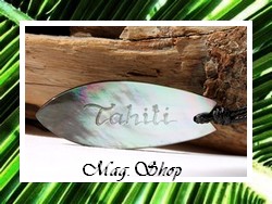 Collier Planche de Surf Ariiorai Nacre de Tahiti 5cm / Gravure "TAHITI" / Taille Réglable Coton Noir (photos non contractuelles)