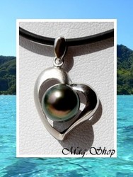 Silver sea Collection / Collier Coeur des Atolls Semi-Mat Argent Rhodié 925 (1.05g) & Perle Semi-Baroque de Tahiti 8.70mm/B+ Reflets Verts Ailes de Mouche / Cordon Noir (photos non contractuelles)