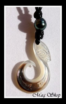 Atua Collier Hameçon Tiki Nacre & Perle de Tahiti Modèle 2 MAG.SHOP