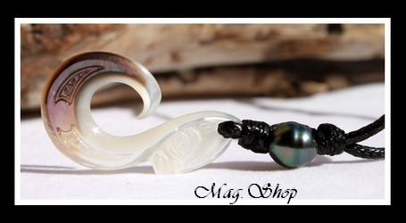 Atua Collier Hameçon Tiki Nacre & Perle de Tahiti Modèle 2 MAG.SHOP