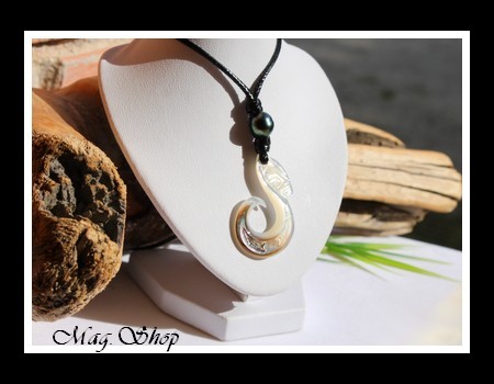 Atua Collier Hameçon Tiki Nacre & Perle de Tahiti Modèle 2 MAG.SHOP