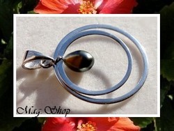 KEISHIS Collection / Pendentif Avamoa H:3cm / Argent Rhodié-925 / Perle Keishi de Tahiti 7.5mm/A Forme Goutte (photos contractuelles)
