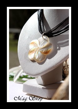 Avea Collier Fleur Hibiscus Nacre de Tahiti Modèle 10 MAG.SHOP