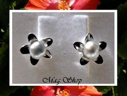 Keishis Collection - Boucles D'Oreilles Averii Tipaniers Argent Rhodié 925 (1g) / 2 Perles Keishis Baroques Blancs de Tahiti 4mm/A (photos non contractuelles)