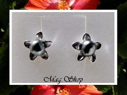 Keishis Collection - Boucles D'Oreilles Averii Tipaniers / Argent Rhodié 925 (1g) / 2 Perles Keishis Gris de Tahiti 4mm/A (photos non contractuelles)