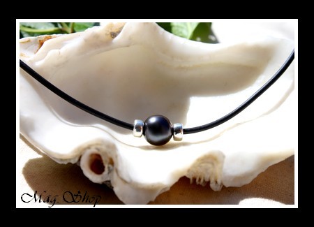 Bora-Bora Collection  Collier Moana Perle Ronde de Tahiti  Intercalaires Argent 925 (0.44g)  Collier Caoutchouc MAG.SHOP
