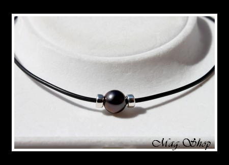 Bora-Bora Collection  Collier Moana Perle Ronde de Tahiti  Intercalaires Argent 925 (0.44g)  Collier Caoutchouc MAG.SHOP