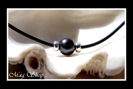 Bora-Bora Collection  Collier Moana Perle Ronde de Tahiti  Intercalaires Argent 925 (0.44g)  Collier Caoutchouc MAG.SHOP