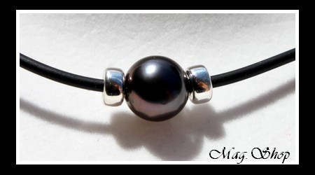 Bora-Bora Collection  Collier Moana Perle Ronde de Tahiti  Intercalaires Argent 925 (0.44g)  Collier Caoutchouc MAG.SHOP