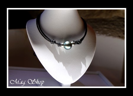Bora-Bora Collection Moana  Collier Surfeur Perle Ronde de Tahiti Reflets Bleus-Verts MAG.SHOP
