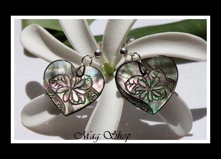 Boucles D`Oreilles Coeurs Fleurs de Tiaré Nacres 2.5cm MAG.SHOP