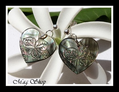 Boucles D`Oreilles Coeurs Fleurs de Tiaré Nacres 2.5cm MAG.SHOP