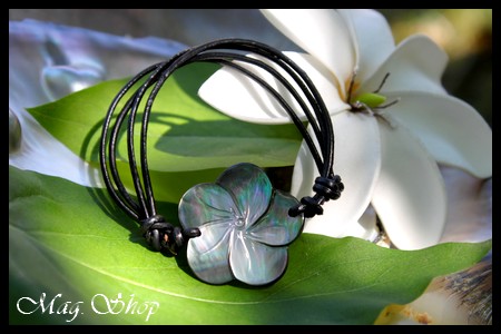 BRACELET MARQUISES FLEUR D`IBISCUS NACRE DE TAHITI REFLETS CLAIRS MAG.SHOP tahiti perles