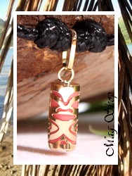 TIKI Collection / Collier TIKI Tahitien Chance H:1.5cm / Pendentif OR 750/1000 (0.24g) / Quartz Rose / Coton Noir (Photos Contractuelles)