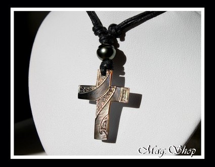 Moana Perles Collection Collier Croix Nacre H3cm & Perle Cerclée de Tahiti MAG.SHOP