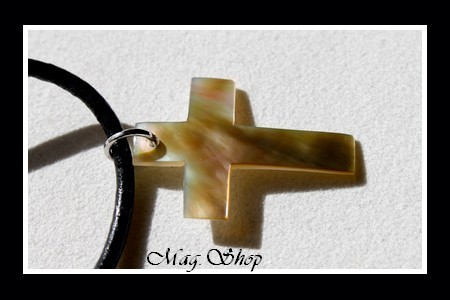 Collier Croix Nacre de Tahiti Reflets Dorés Taille H3cm MAG.SHOP