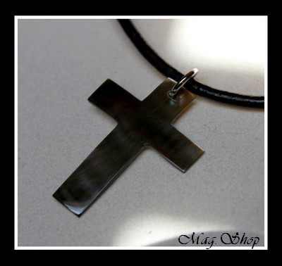 Collier Croix Nacre de Tahiti Reflets FoncésVerts Taille H3cm MAG.SHOP