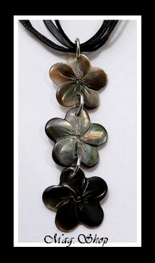 Faa`a 3 Fleurs Collier Hibiscus Nacres de Tahiti Modèle 2 MAG.SHOP