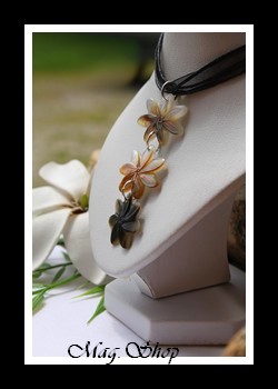 Faa`a 3 Fleurs Collier de Tiaré Nacres de Tahiti Modèle 2 MAG.SHOP