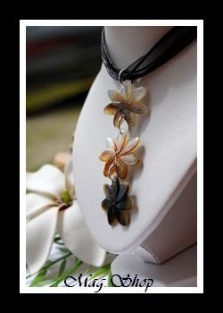 Faa`a 3 Fleurs Collier de Tiaré Nacres de Tahiti Modèle 2 MAG.SHOP