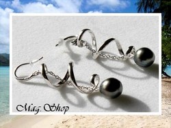 Silver Sea Collection / Boucles D'Oreilles Fatu Hiva Argent Rhodié 925 (3.58g) 2 Perles Drops de Tahiti 9.60mm/A Aubergines Foncés (photos non contractuelles)