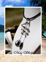 Silver Sea Collection / Collier Fatu Hiva / Pendentif Argent Rhodié 925 (2.03g) Perle Drop de Tahiti 8.90mm/B Reflets Verts Aubergines / Cuir Noir (photos non contractuelles)