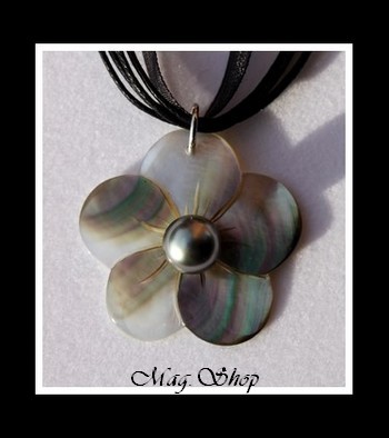 Fleur Hibiscus Collier Miti Nacre de Tahiti 3.5cm Perle de Tahiti MAG.SHOP