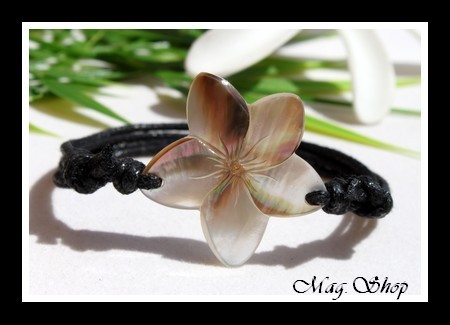Fleur de Frangipanier Bracelet Nacre de Tahiti 3cm Reflets Clairs-Marrons MAG.SHOP