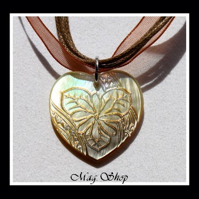 Fleur de Tiaré Coeur Marquisien Collier Nacre de TAHITI Reflets Dorés MAG.SHOP