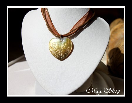 Fleur de Tiaré Coeur Marquisien Collier Nacre de TAHITI Reflets Dorés MAG.SHOP